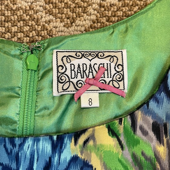 Beautiful floral dress with floral embellishment - size 8 - Picture 3 of 5